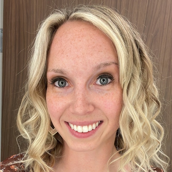 Meet your Posher, Amy - Picture 1 of 1